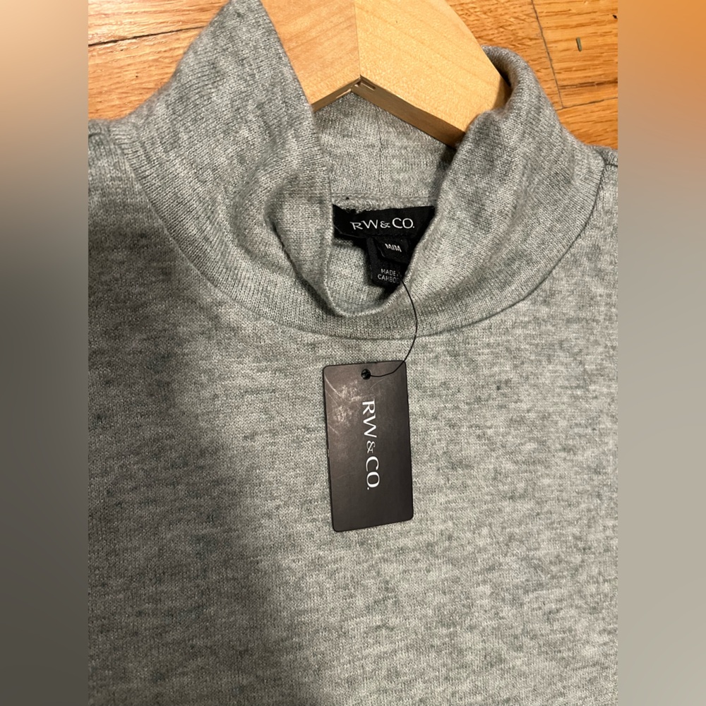 NWT- RW & Co size M, long-sleeve light heather green light sweater. - Picture 3 of 9